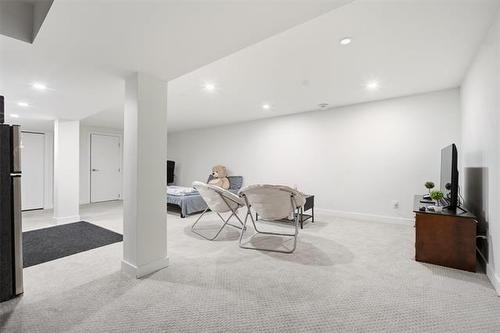 39 Madrill Cl, Winnipeg, MB - Indoor