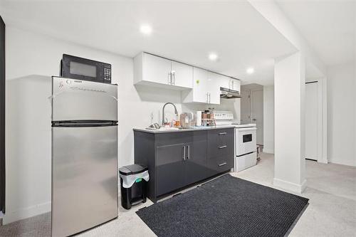 39 Madrill Cl, Winnipeg, MB - Indoor Photo Showing Kitchen