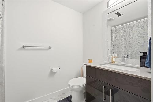 39 Madrill Cl, Winnipeg, MB - Indoor Photo Showing Bathroom