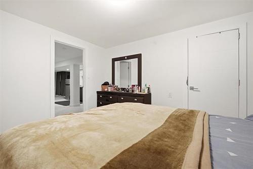 39 Madrill Cl, Winnipeg, MB - Indoor Photo Showing Bedroom