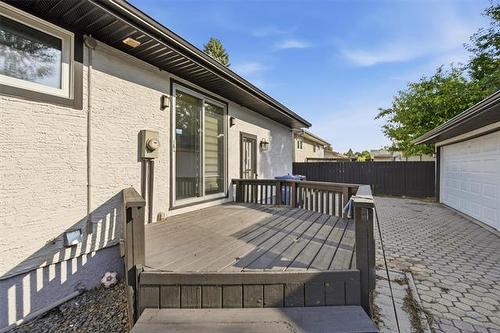 39 Madrill Cl, Winnipeg, MB - Outdoor With Deck Patio Veranda With Exterior