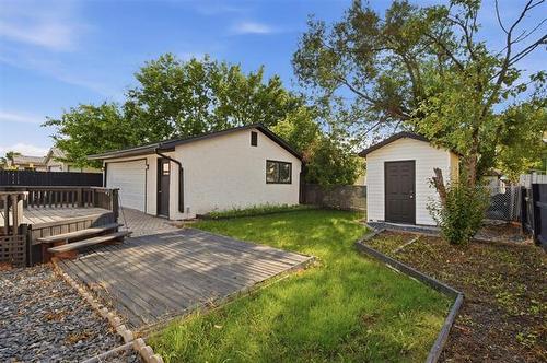 39 Madrill Cl, Winnipeg, MB - Outdoor With Exterior