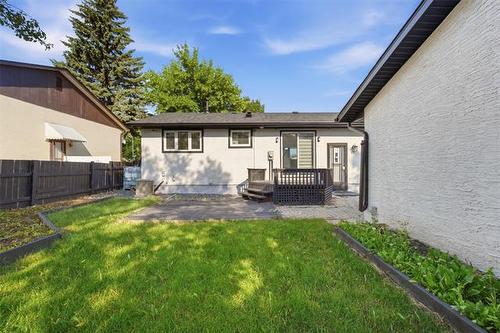 39 Madrill Cl, Winnipeg, MB - Outdoor With Deck Patio Veranda