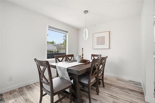 39 Madrill Cl, Winnipeg, MB - Indoor Photo Showing Dining Room