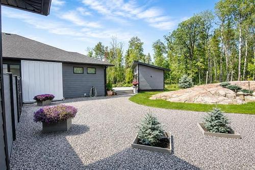 23 Amherst Dr, Pinawa, MB - Outdoor