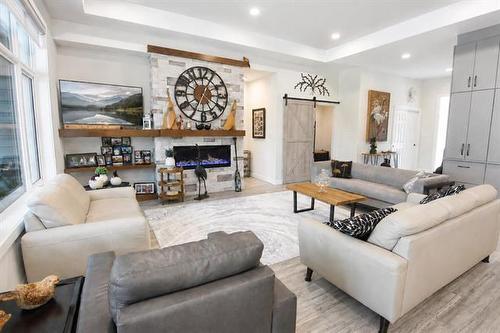23 Amherst Dr, Pinawa, MB - Indoor Photo Showing Living Room