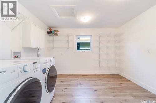 1287 Simcoe Street, Moose Jaw, SK - Indoor Photo Showing Laundry Room