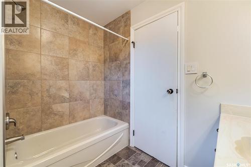 1287 Simcoe Street, Moose Jaw, SK - Indoor Photo Showing Bathroom