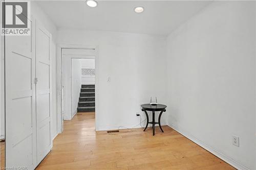 100 Hardale Crescent, Hamilton, ON - Indoor Photo Showing Other Room