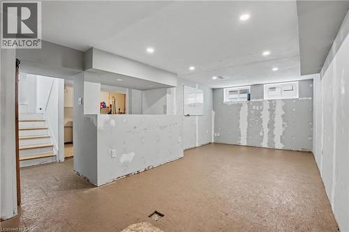 100 Hardale Crescent, Hamilton, ON - Indoor Photo Showing Other Room