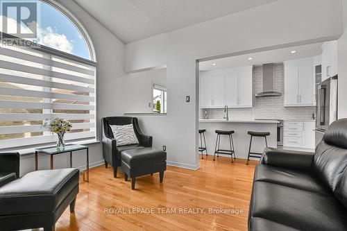 4121 Wolfe Point Way, Ottawa, ON - Indoor Photo Showing Living Room
