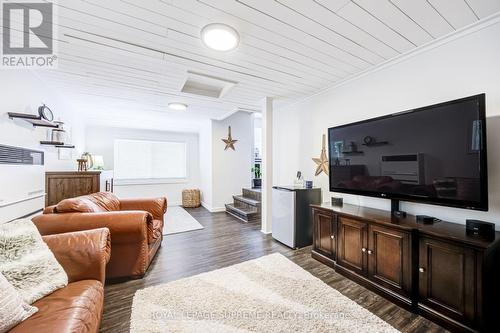 114 Desroches Trail, Tiny, ON - Indoor Photo Showing Living Room