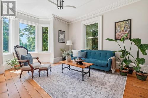 5515 Blind Line, Burlington, ON - Indoor Photo Showing Living Room