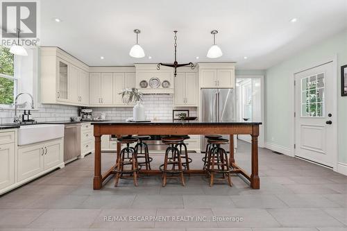 5515 Blind Line, Burlington, ON - Indoor Photo Showing Kitchen