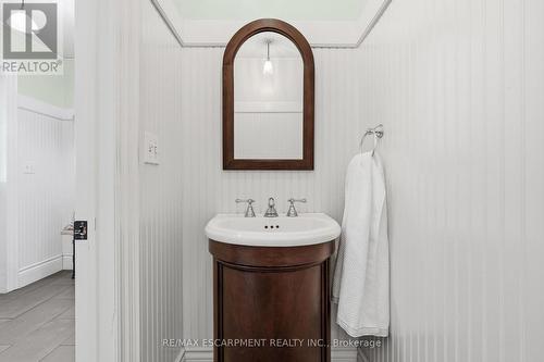 5515 Blind Line, Burlington, ON - Indoor Photo Showing Bathroom