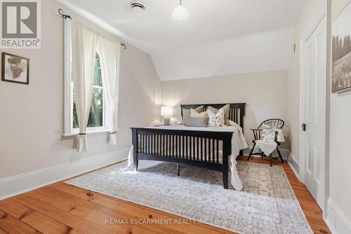 5515 Blind Line, Burlington, ON - Indoor Photo Showing Bedroom