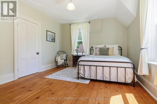 5515 Blind Line, Burlington, ON - Indoor Photo Showing Bedroom