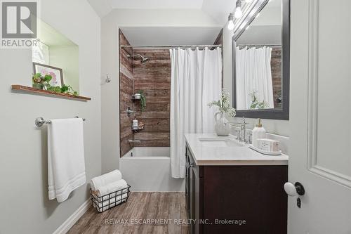 5515 Blind Line, Burlington, ON - Indoor Photo Showing Bathroom