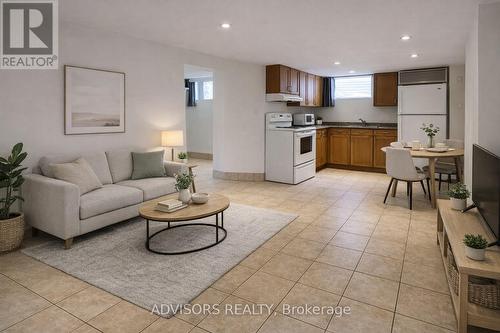 1470 Fisher Avenue, Burlington, ON - Indoor Photo Showing Living Room