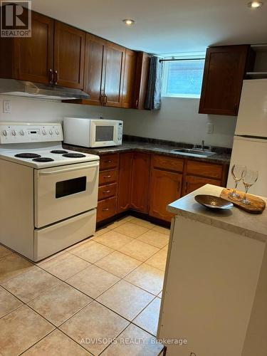 1470 Fisher Avenue, Burlington, ON - Indoor Photo Showing Kitchen