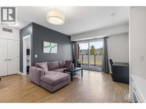 985 Academy Way Unit# 104, Kelowna, BC - Indoor Photo Showing Living Room