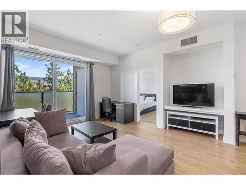 985 Academy Way Unit# 104, Kelowna, BC - Indoor Photo Showing Living Room