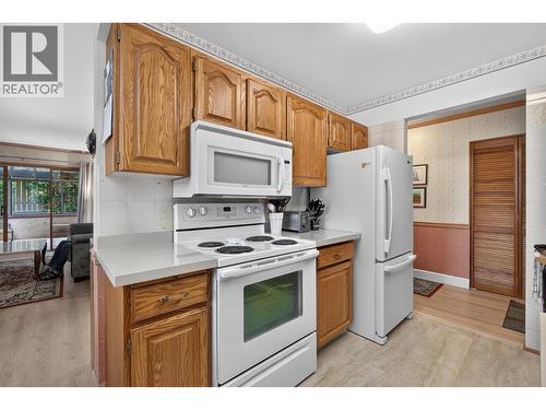 1229 Bernard Avenue Unit# 102, Kelowna, BC - Indoor Photo Showing Kitchen