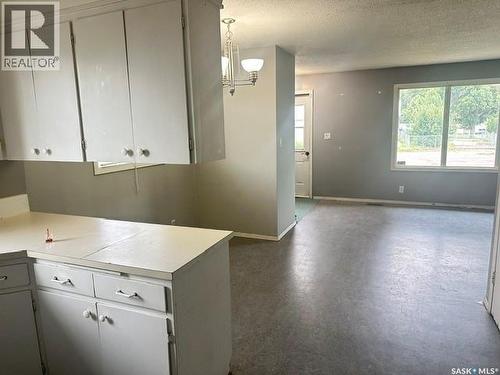 724 Eastview Avenue, Regina, SK - Indoor