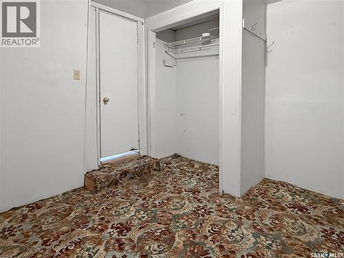 359 6Th Avenue Se, Swift Current, SK - Indoor Photo Showing Other Room