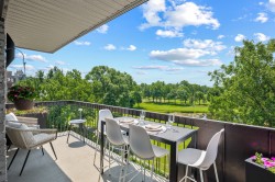 602-1605 Av. Victoria Saint-Lambert, QC J4R 1R7
