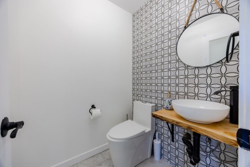 Salle d'eau - 9935 Rue Riverin, Brossard, QC - Indoor Photo Showing Bathroom