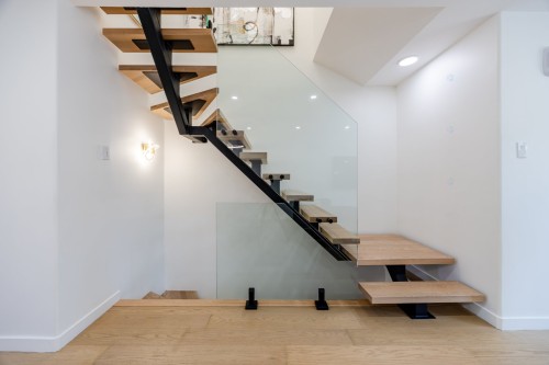 Escalier - 9935 Rue Riverin, Brossard, QC - Indoor Photo Showing Other Room