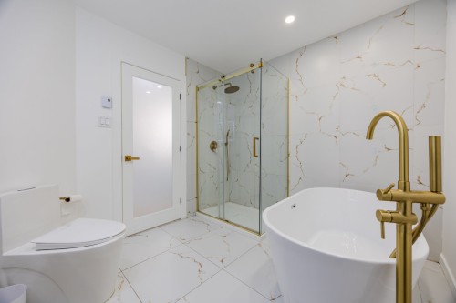 Salle de bains - 9935 Rue Riverin, Brossard, QC - Indoor Photo Showing Bathroom