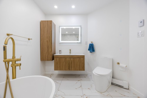 Salle de bains - 9935 Rue Riverin, Brossard, QC - Indoor Photo Showing Bathroom