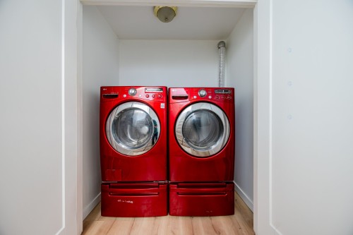 Salle de lavage - 9935 Rue Riverin, Brossard, QC - Indoor Photo Showing Laundry Room