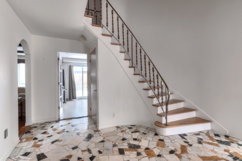 Escalier - 50 Rue Westpark, Dollard-Des-Ormeaux, QC - Indoor Photo Showing Other Room