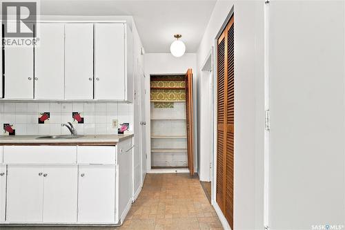 1015 J Avenue N, Saskatoon, SK - Indoor