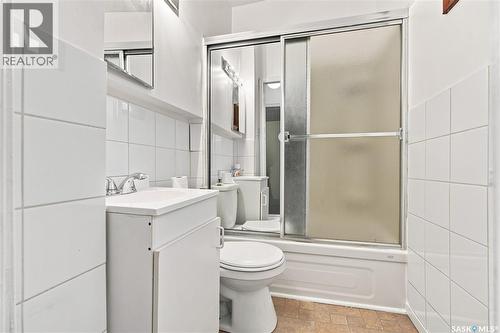 1015 J Avenue N, Saskatoon, SK - Indoor Photo Showing Bathroom