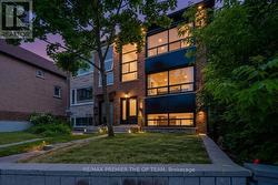 299 QUEBEC AVENUE Toronto, ON M6P 2V2