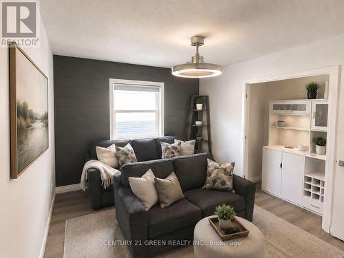 251 Clark Avenue, Kitchener, ON - Indoor Photo Showing Living Room