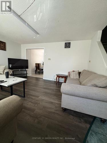 MAIN & 2ND - 32 ELVIRA CRESCENT , London South, Ontario N6E 2P4 3