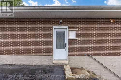 100 Lauris Avenue, Cambridge, ON - Outdoor