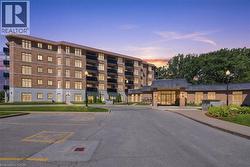 8111 FOREST GLEN Drive Unit# 521 Niagara Falls, ON L2H 2Y7