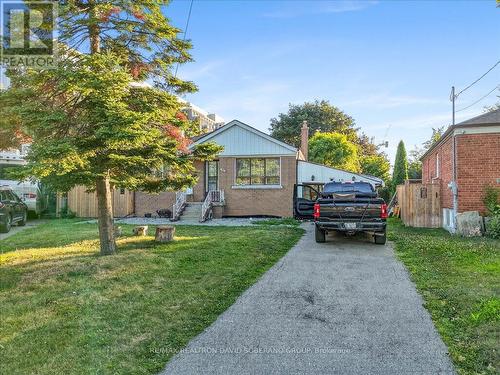 19 WIGAN CRESCENT  Toronto, ON M3H 3A3