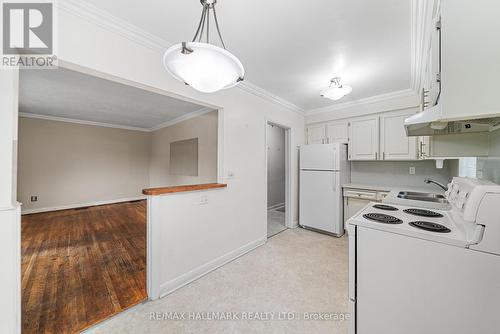 27 Sunray Crescent, Toronto, ON - Indoor Photo Showing Kitchen