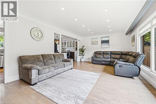 364 Fennell Avenue W, Hamilton, ON - Indoor Photo Showing Living Room
