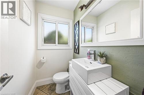 364 Fennell Avenue W, Hamilton, ON - Indoor Photo Showing Bathroom