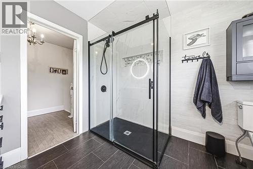 364 Fennell Avenue W, Hamilton, ON - Indoor Photo Showing Bathroom