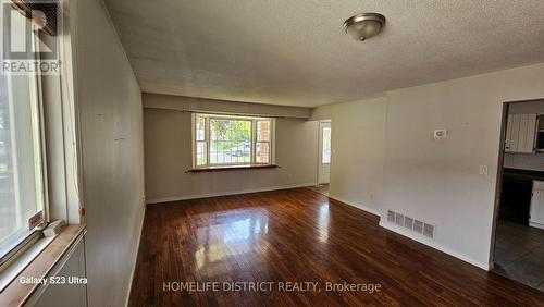 912 EXETER STREET , Oshawa, Ontario L1G 7N5 2