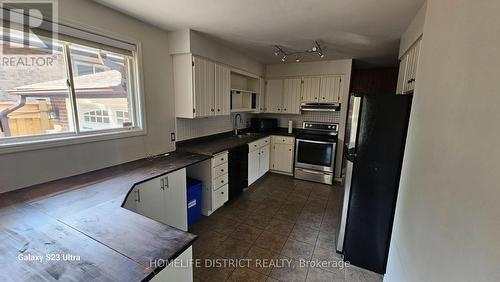 912 EXETER STREET , Oshawa, Ontario L1G 7N5 4